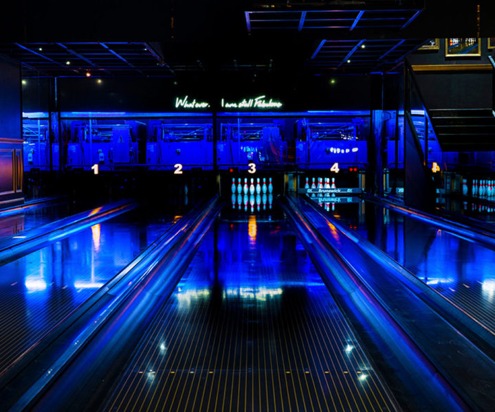 Game Palacio, Mumbai’s brand new edgy bowling spot and discotheque offers dishy serve-ups, cool music, bowling butlers, and ritzy cocktails.
