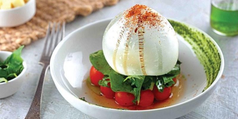 Balloon mozzarella salad. The year brings in unique 3D dining formats that invite imagination and quirk